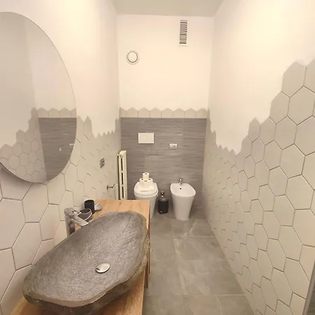 Porta Romana - Lattuada 2 Broom Next To Metro * Milano