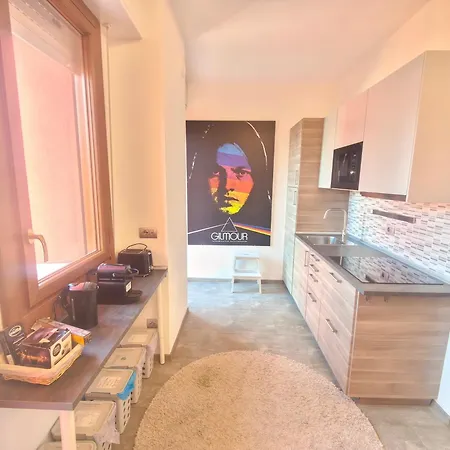 Porta Romana - Lattuada 2 Broom Next To Metro *