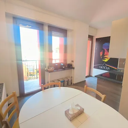 Porta Romana - Lattuada 2 Broom Next To Metro Milano