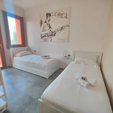 Porta Romana - Lattuada 2 Broom Next To Metro