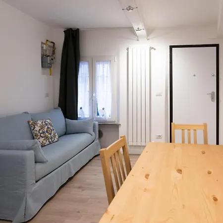 Ortica Street Linate E San Raffaele Apartment *