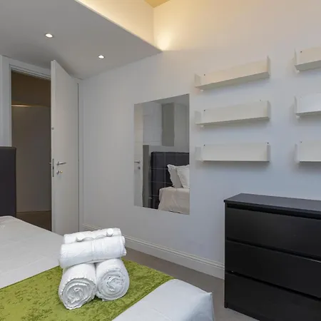 Xenia - Modern Three-room In Moscova Area