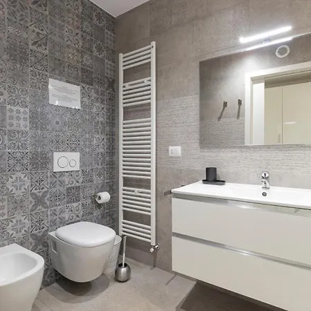 Xenia - Modern Three-room In Moscova Area Milánó