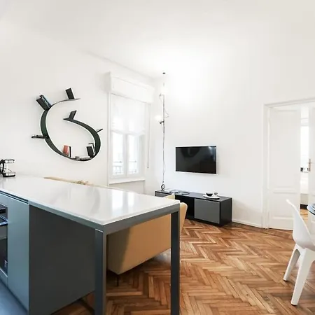 Easylife - Elegance And Design In Solari Area