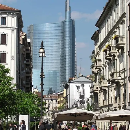 Moscova-garibaldi - Centro Citta, Ristoranti E Bar Apartament Mediolan