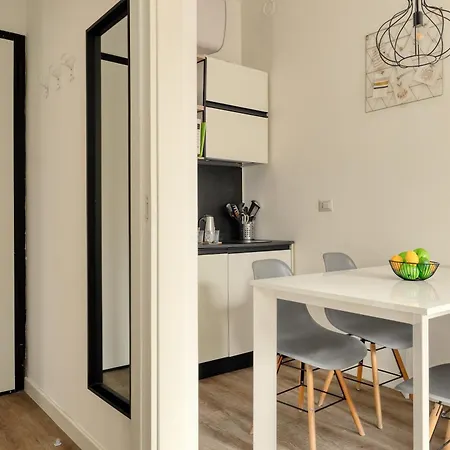 Apartmán Joivy Cosy With Balcony Near The Centre