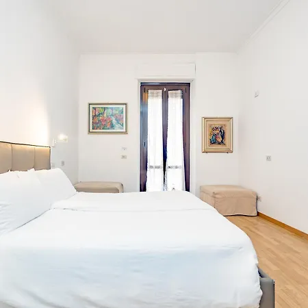 Minimal Near Bocconi Milano