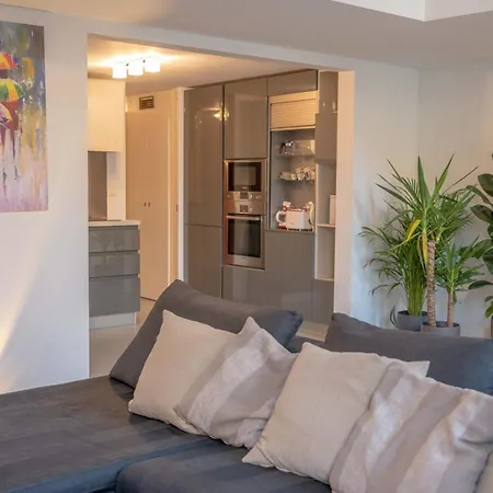 Marla Brera Apartman *