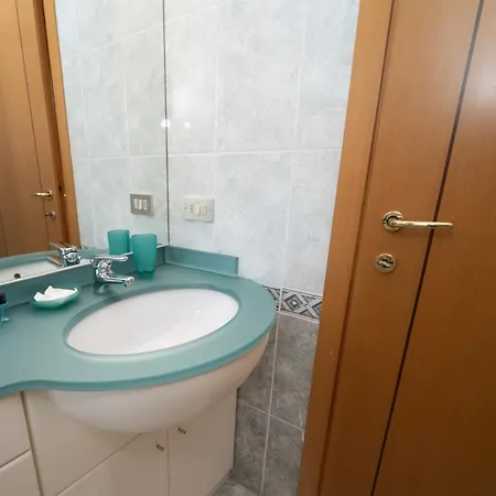 Penthouse Isola, A Few Steps From Offices Cortina 26 Apartman *