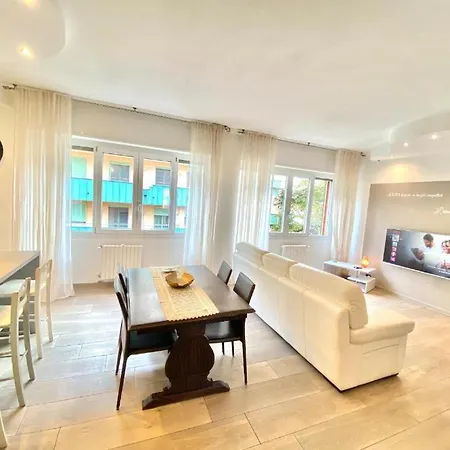 Bocconi Home, Moderna Ed Elegante, Spazioso E Luminoso, Con Due E Due Bagni Appartamento *