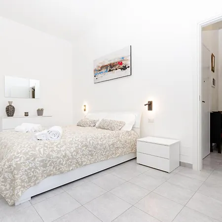 Daire Vivimihome - Crespi House A 3 Minuti Dalla Metro