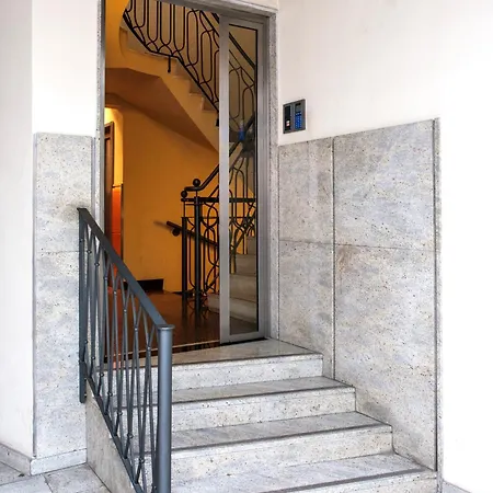 Manzoni 44