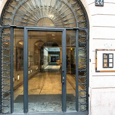 Manzoni 44 *