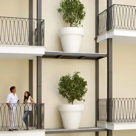 Manzoni 44 *