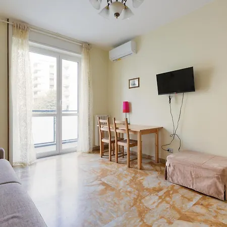 Stazione - Bilocale Con Cucina Separata מילאנו