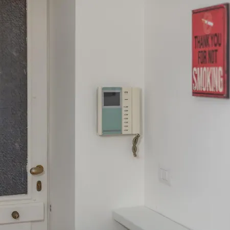 Charming 2-bedroom In Milanese Building *