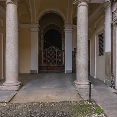 2 Floor Near Duomo Apartment