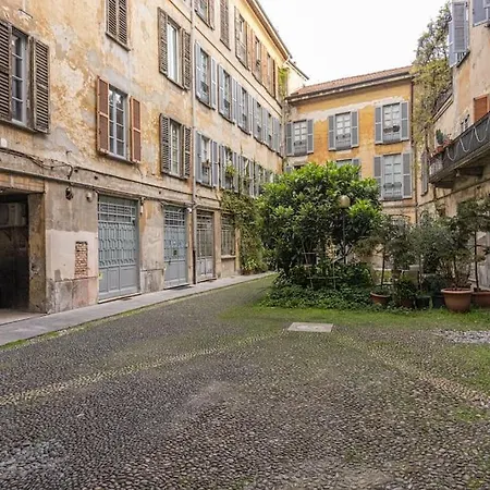 2 Floor Near Duomo Apartment