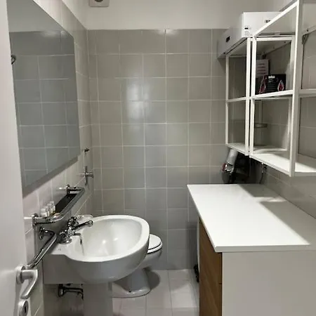 Lejlighed Stadio Fiera Ampio E Luminoso Con Balcone Milano