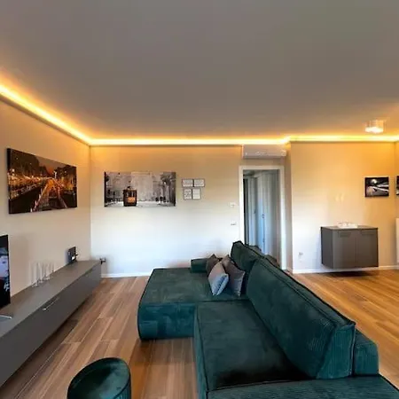 Stadio Fiera Ampio E Luminoso Con Balcone