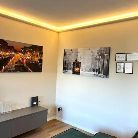 아파트 Stadio Fiera Ampio E Luminoso Con Balcone 밀라노