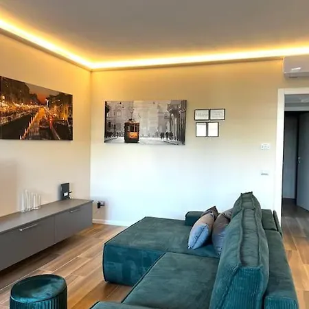 Stadio Fiera Ampio E Luminoso Con Balcone * 밀라노