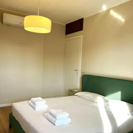 Stadio Fiera Ampio E Luminoso Con Balcone Lejlighed Milano