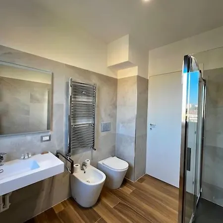 Stadio Fiera Ampio E Luminoso Con Balcone