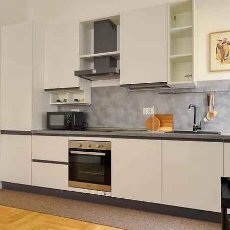 Just Urban - Bright And Beautiful - Corso Genova Apartment Milan
