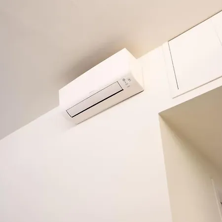Modern Ac, Wifi Next To 2 Metro Line Stations And Life Area *