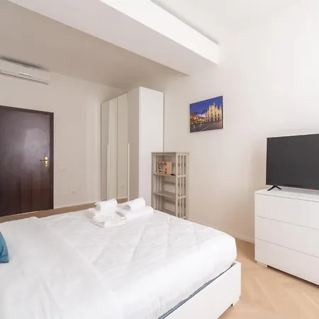 Charming 2-bedroom In Milanese Building Apartamento