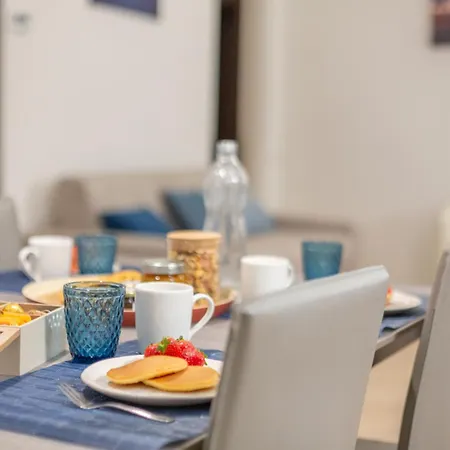 Charming 2-bedroom In Milanese Building *