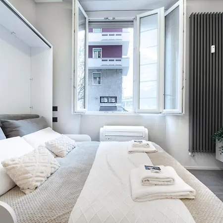 Designed In Center Gae Aulenti Area With Ac, Wifi And Subway Airport Connected Steps From Station Appartamento