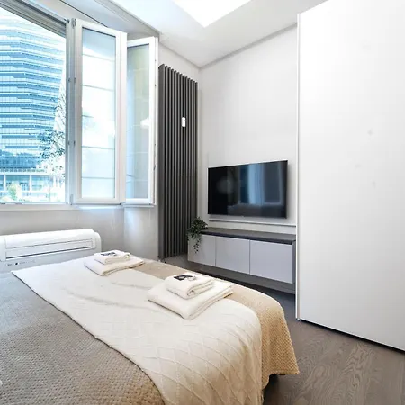 Designed In Center Gae Aulenti Area With Ac, Wifi And Subway Airport Connected Steps From Station * Milano