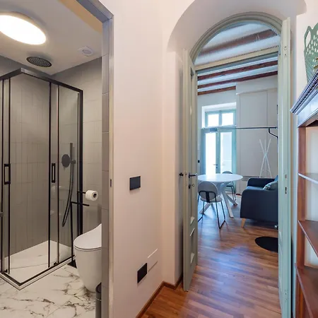 Xenia - Renovated Two-room In Sant'ambrogio Apartman *