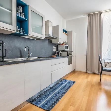 Via De Sanctis 26 4 Pax *