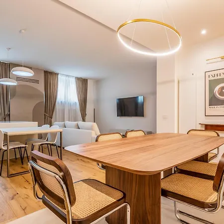 Brand New Via Melzi D'eril 18 4 Pax Apartman