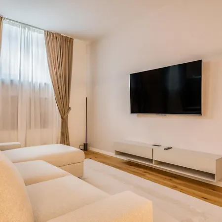 Brand New Via Melzi D'eril 18 4 Pax Διαμέρισμα