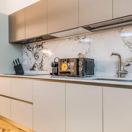 Brand New Via Melzi D'eril 18 4 Pax *