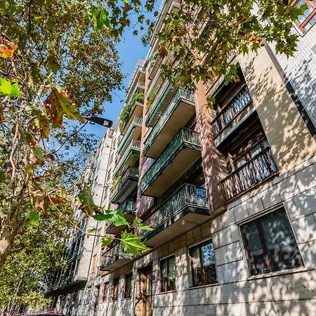 Brand New Via Melzi D'eril 18 4 Pax Apartman