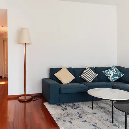 Youhosty - Cechov 21 ميلان