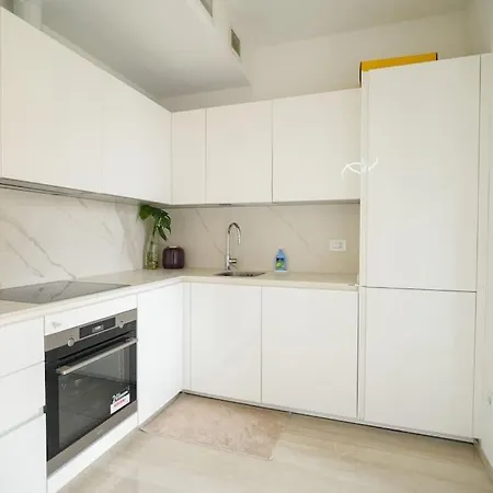 Isola 10 * Milan