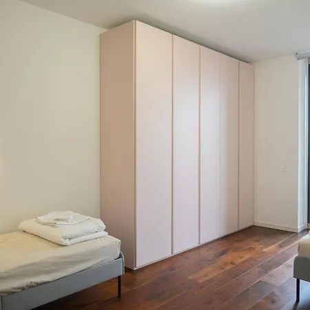 Isola 10 Apartment *