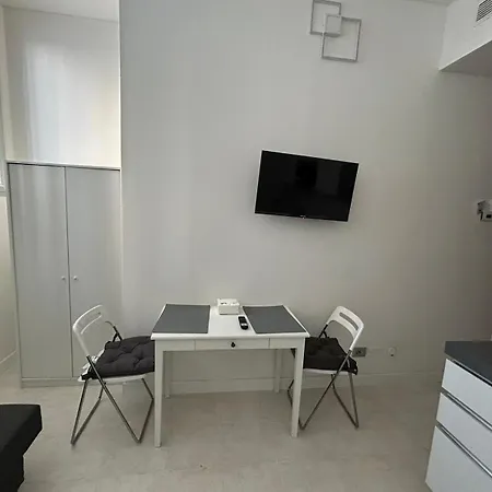 Elegant Apartment *