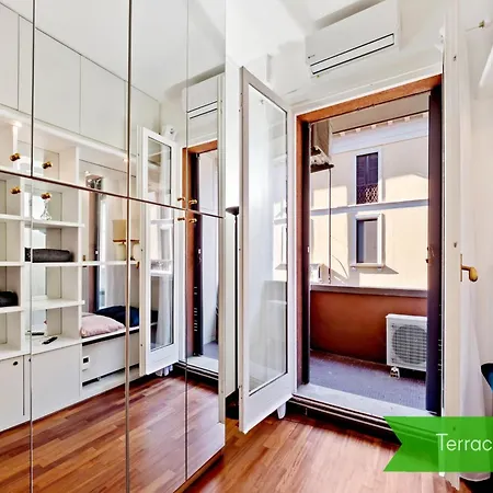 Apartment Sunny With Balcony Milan
