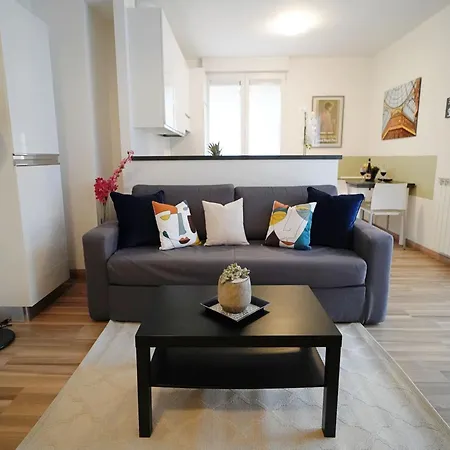 Candiani F2 Trilocale 2 Livelli Apartment Milan
