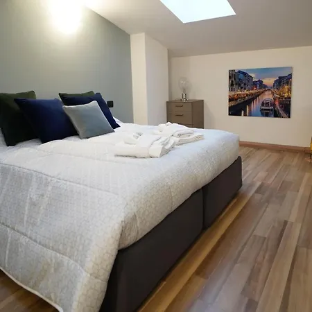Spacious With Terrace Apartment Milan
