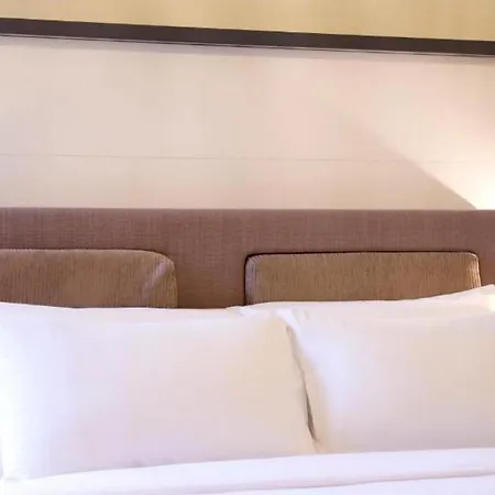 4bdr Cozy And Lovely In Good Location- If You Want To Book, Please Contact On Wh-ats-app - 0034-656-619-782 !!!! Appartement Milan