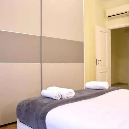 4bdr Cozy And Lovely In Good Location- If You Want To Book, Please Contact On Wh-ats-app - 0034-656-619-782 !!!! * Milan