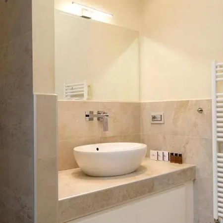 4bdr Cozy And Lovely In Good Location- If You Want To Book, Please Contact On Wh-ats-app - 0034-656-619-782 !!!! Appartement Milan